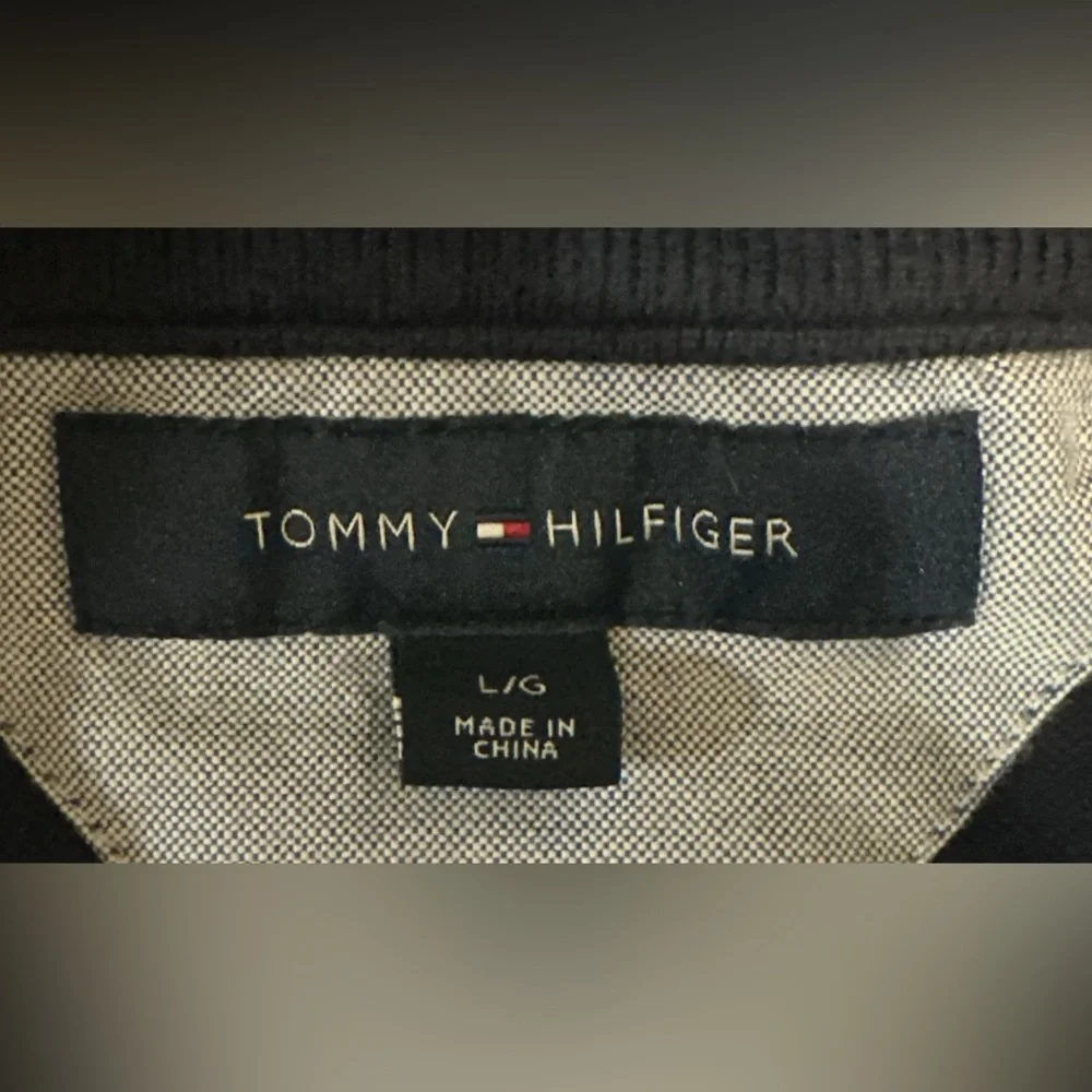 Tommy Hilfiger Flag Logo V Neck Sweater Size L - Picture 3 of 3